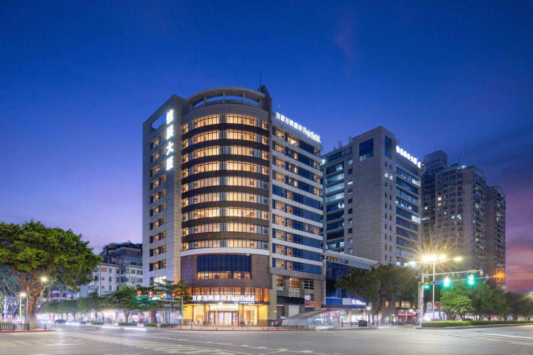 新開業(yè)酒店推薦:廣州花都萬豪萬楓酒店裝修設(shè)計(jì)(圖2) 1mc4t12000o5d1hut5B5A_W_1080_808_R5_D.jpg